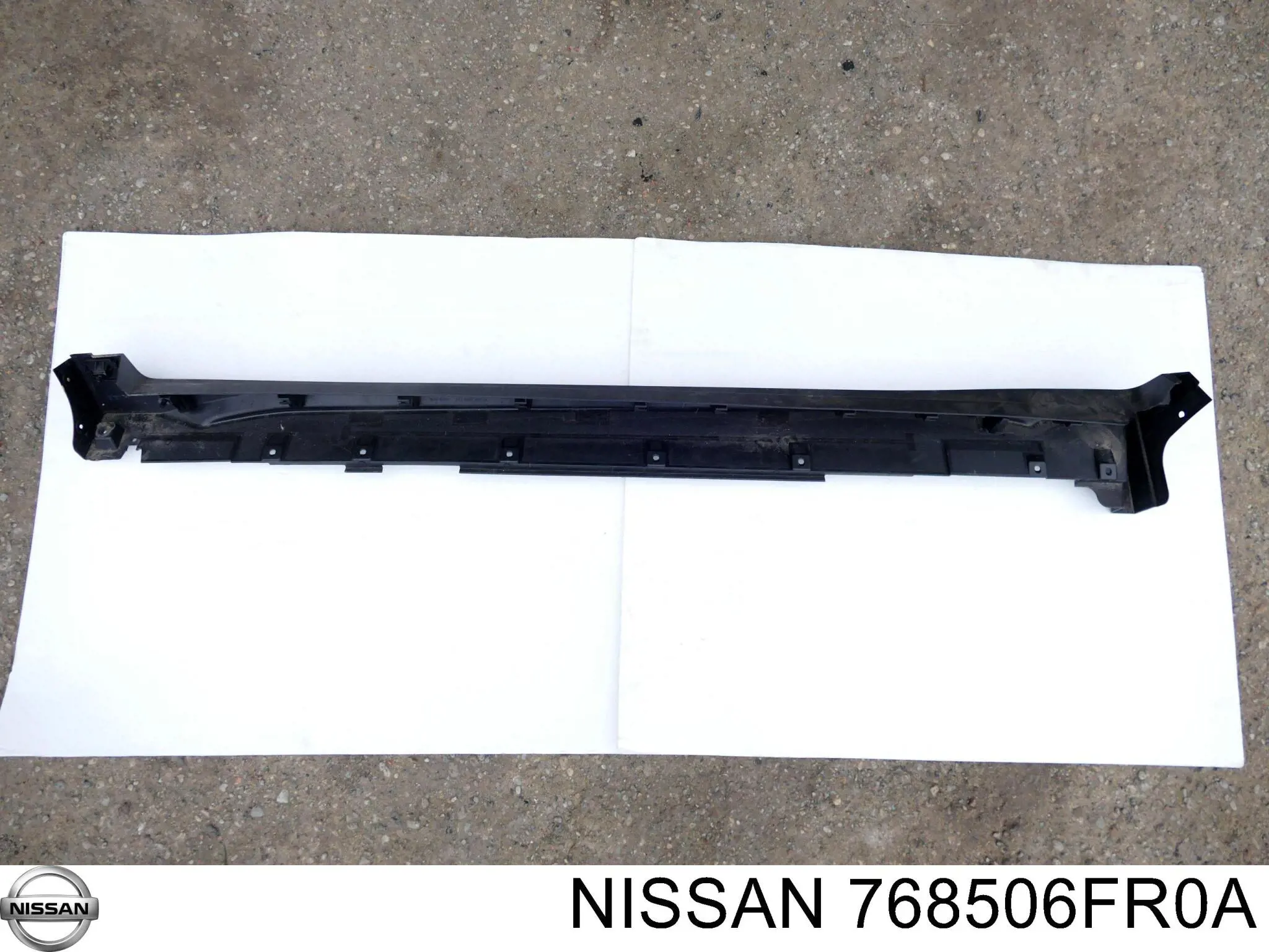 Placa sobreposta (moldura) externa direita de acesso Nissan/Infiniti 768506FR0A preço, a partir de 197,63 USD