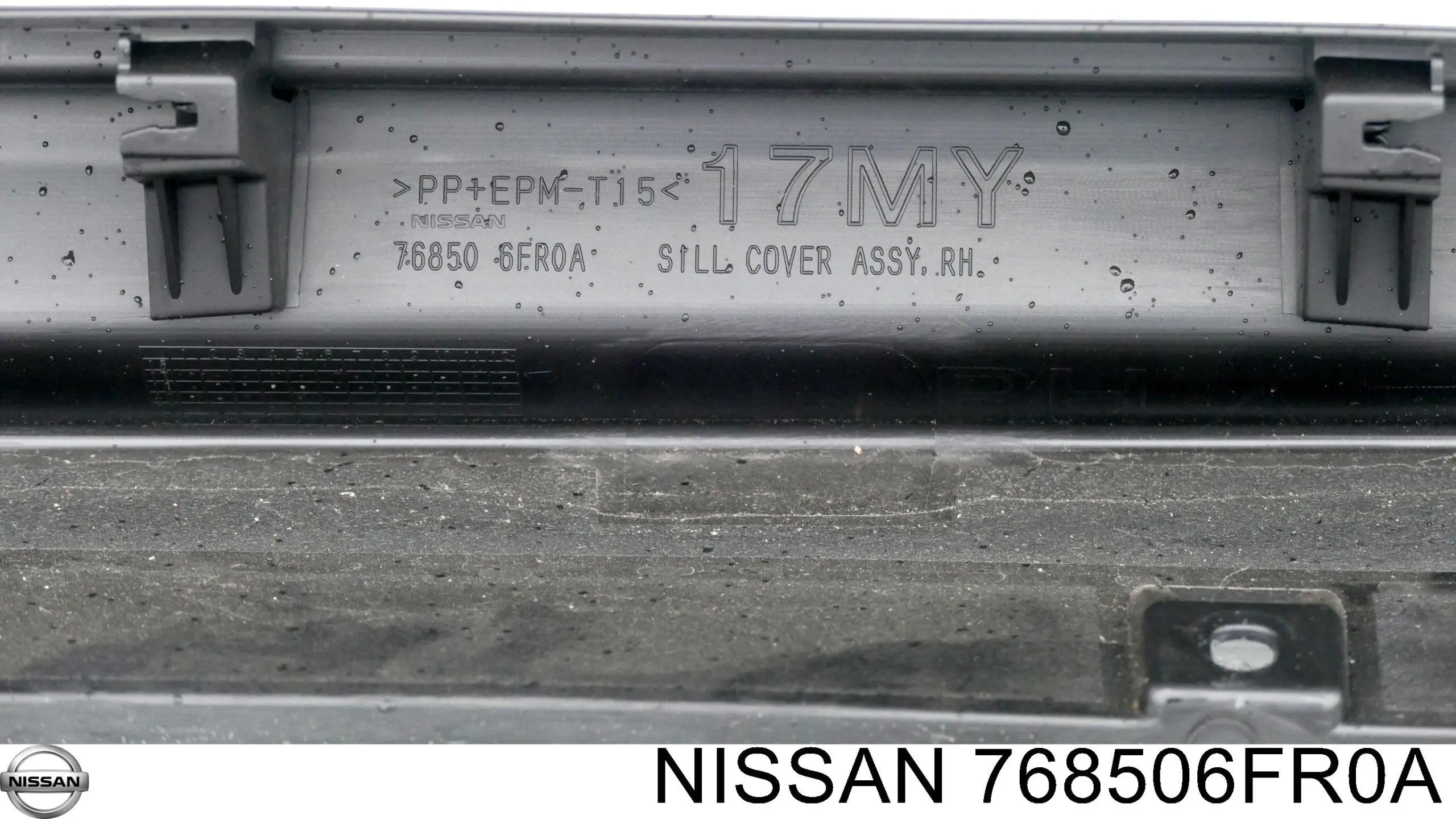Compre 768506FR0A Nissan/Infiniti Placa sobreposta (moldura) externa direita de acesso