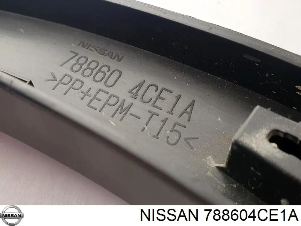 Compre 788604CE1A Nissan/Infiniti Expansor direito (placa sobreposta) de arco do pára-lama traseiro