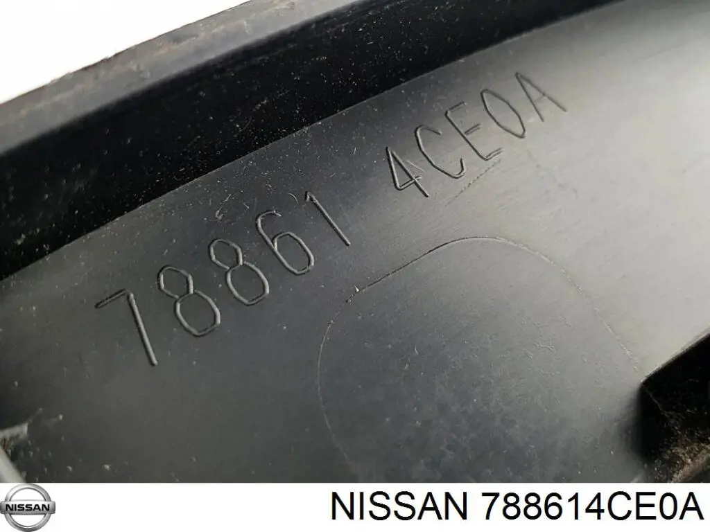 788614CE0A Nissan/Infiniti Expansor esquerdo (placa sobreposta) de arco do pára-lama traseiro