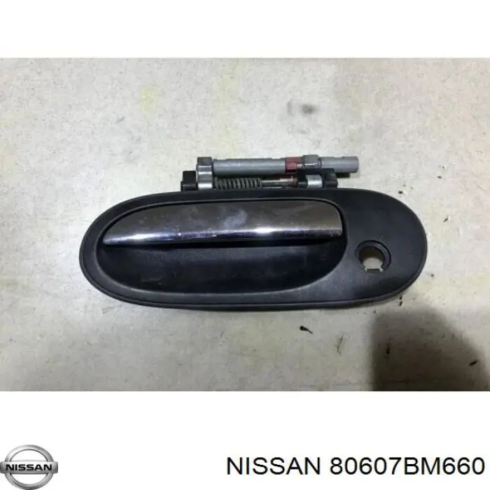 80607BM660 Nissan/Infiniti Maçaneta dianteira esquerda externa da porta