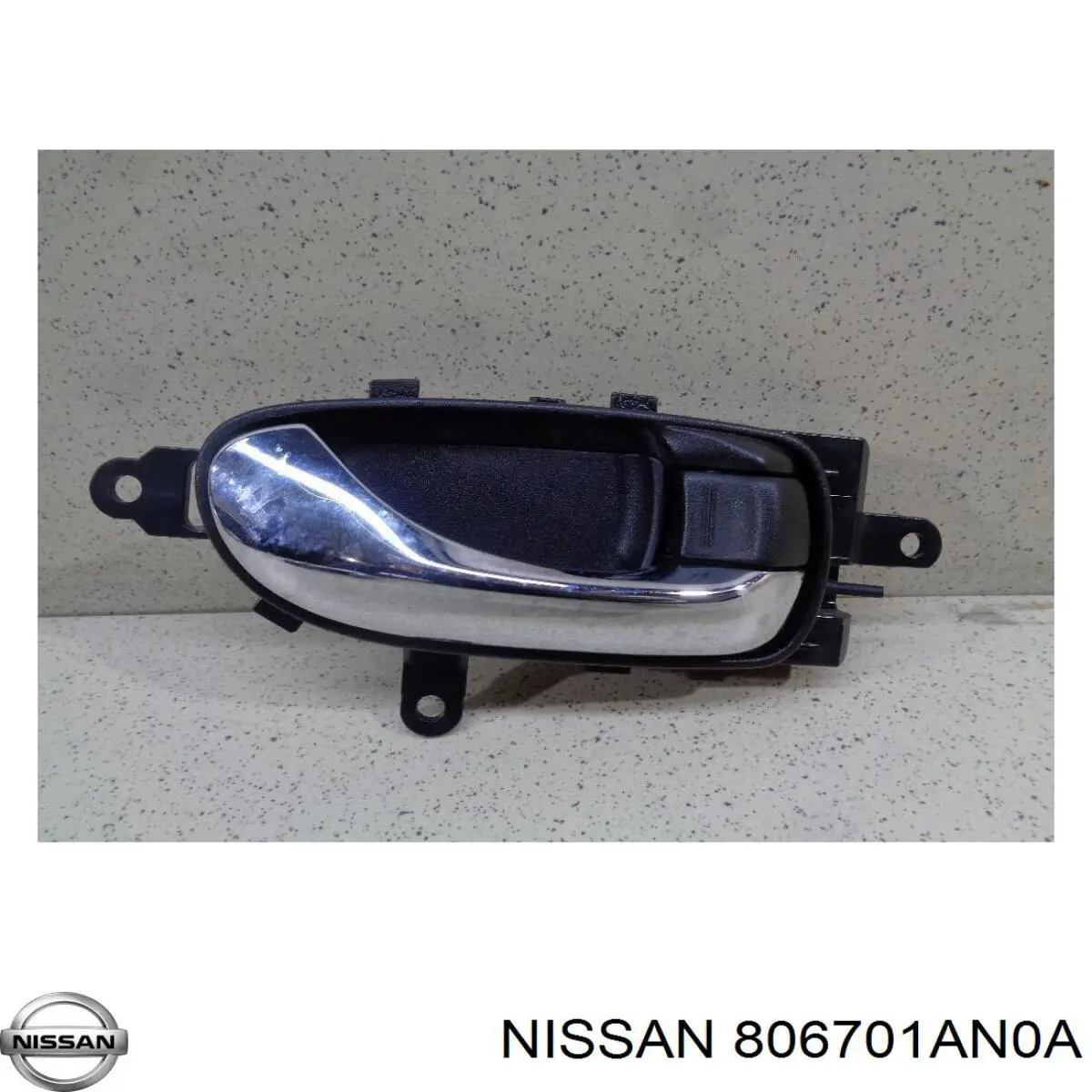 806701AN0A Nissan/Infiniti Maçaneta interna dianteira/traseira da porta direita