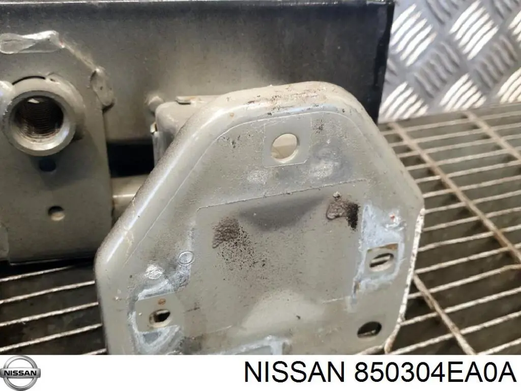 Reforçador do pára-choque traseiro Nissan/Infiniti 850304EA0A
