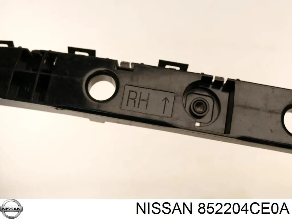 852204CE0A Nissan/Infiniti Consola direita do pára-choque traseiro