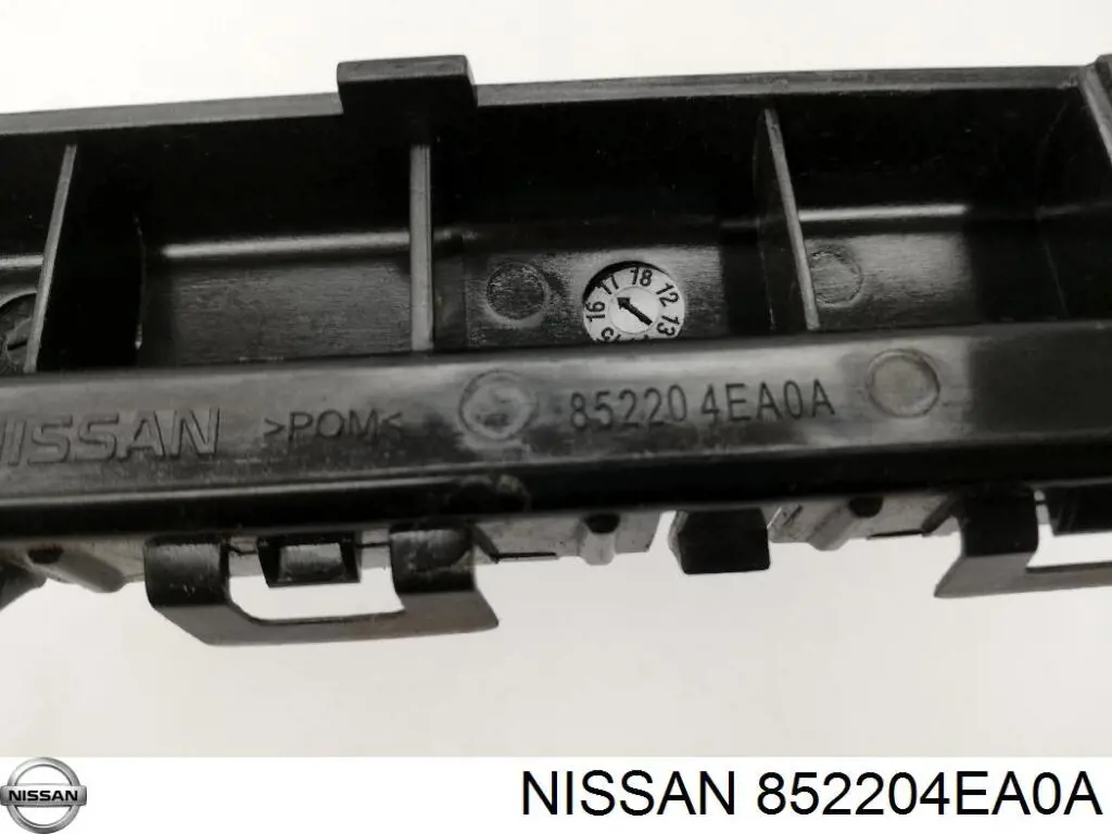 852204EA0A Nissan/Infiniti Consola do pára-choque dianteiro direito
