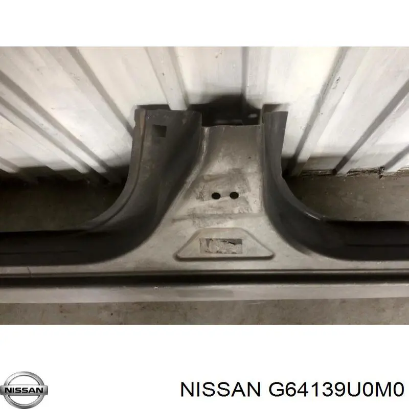 G64139U0M0 Nissan/Infiniti Acesso externo esquerdo
