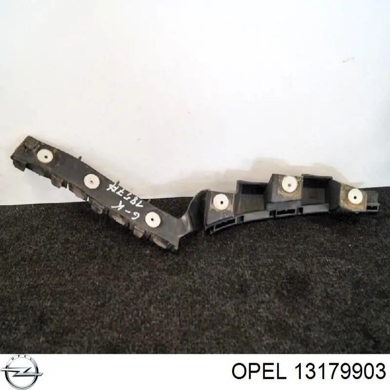 13179903 Opel Guia esquerda do pára-choque traseiro