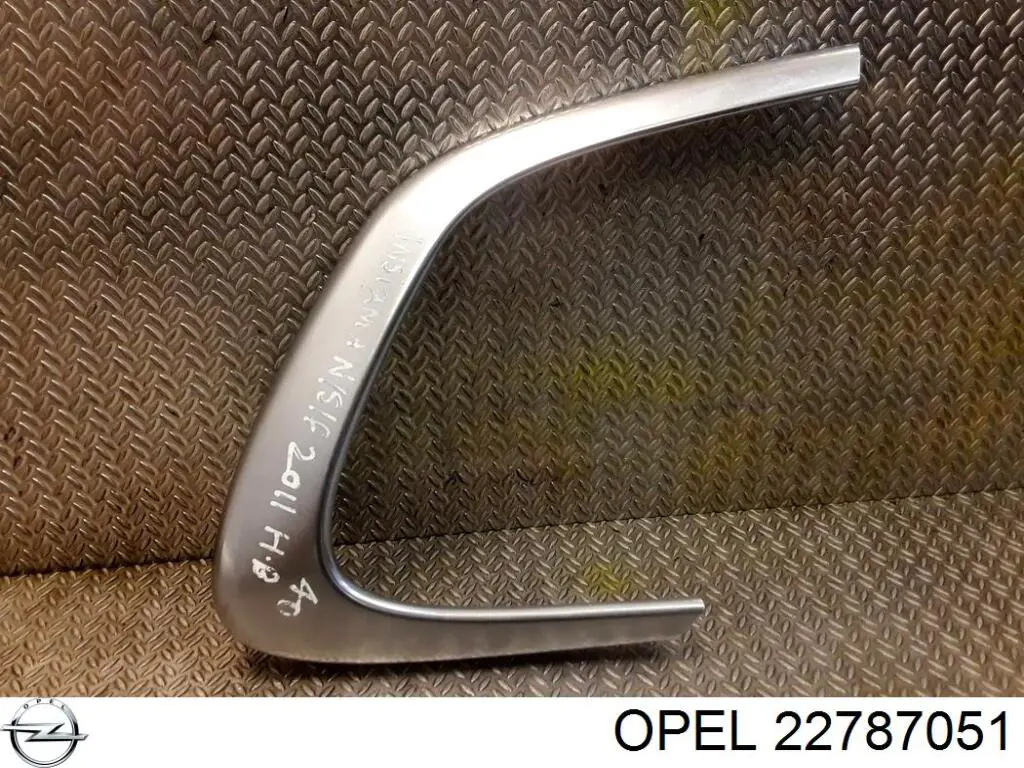 Moldura esquerda do pára-choque dianteiro Opel 22787051