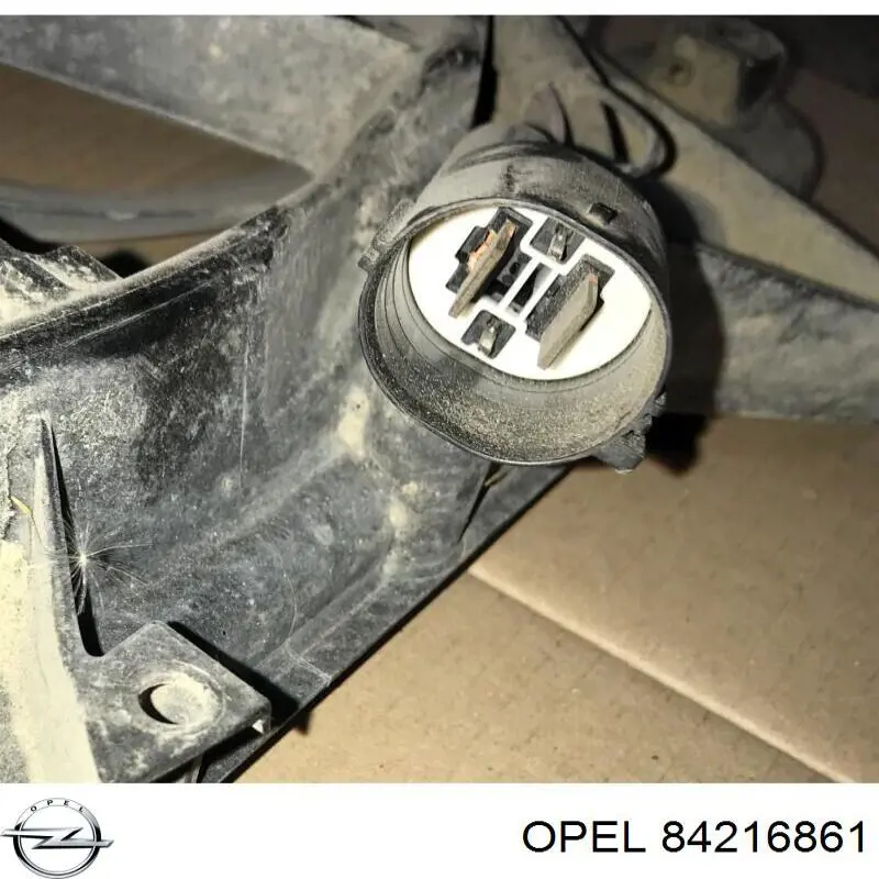 Compre 84216861 General Motors Difusor do radiador de esfriamento, montado com motor e roda de aletas