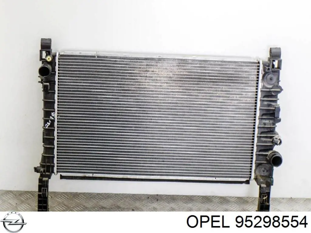 Radiador de esfriamento de motor Opel 95298554 preço, a partir de 154,79 USD