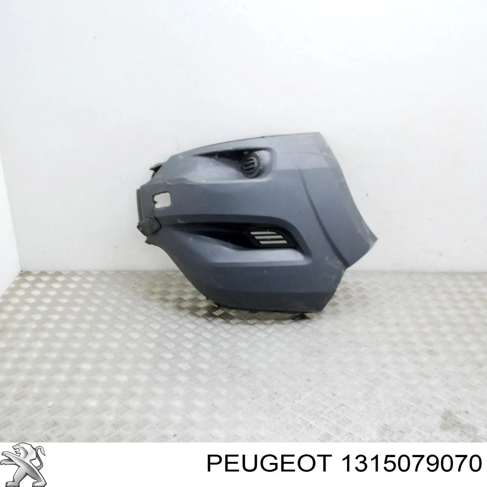 Pára-choque dianteiro, parte direita 1315079070 Peugeot/Citroen