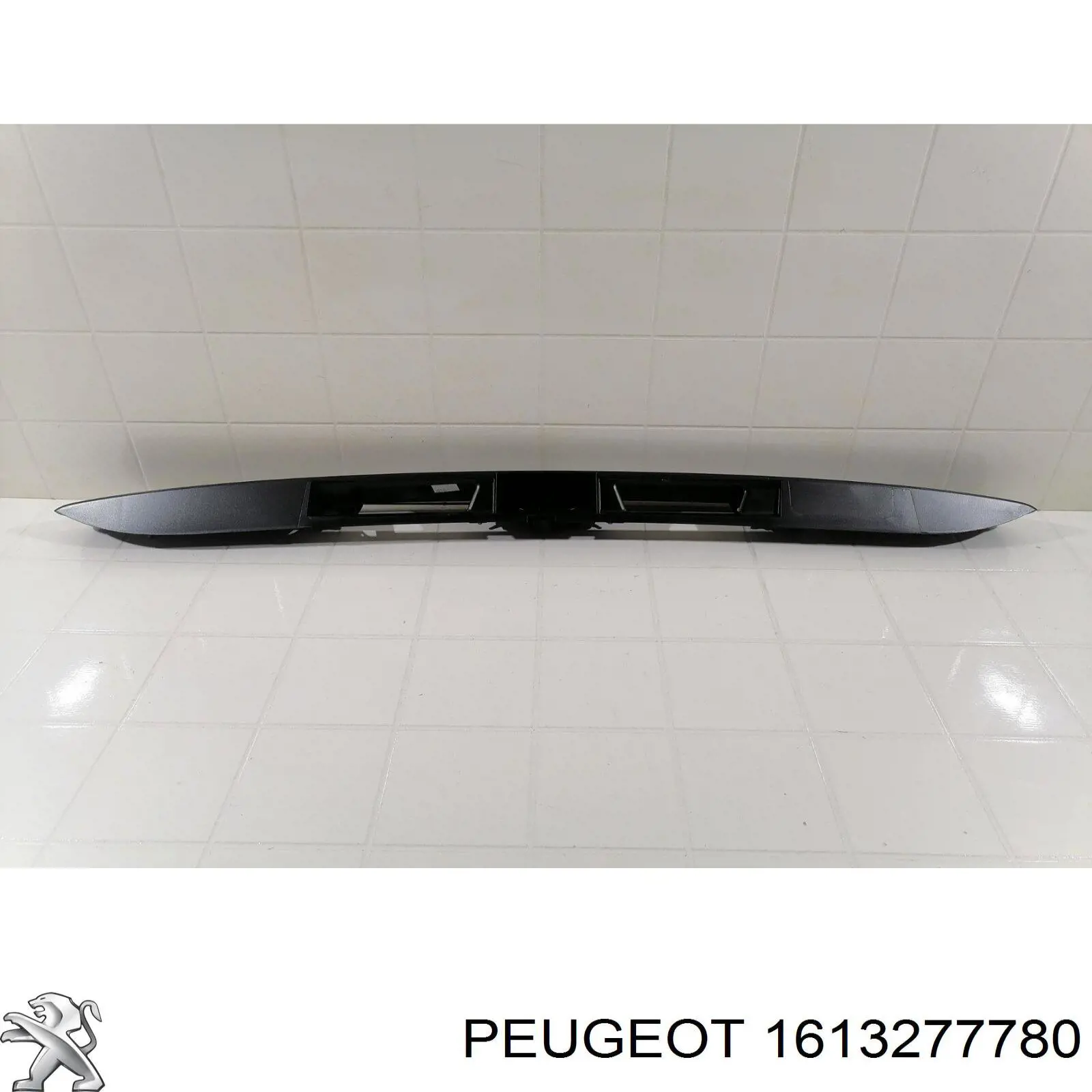 Placa sobreposta de porta-malas (de 3ª/5ª porta traseira) 1613277780 Peugeot/Citroen