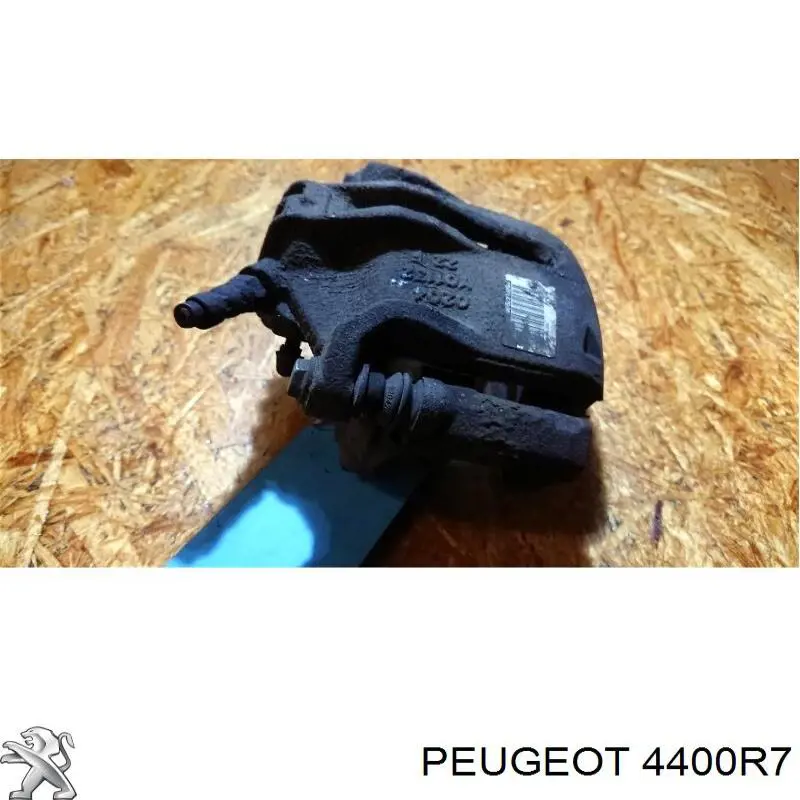 4400R7 Peugeot/Citroen Suporte do freio dianteiro direito