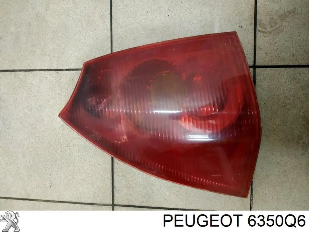 6350Q6 Peugeot/Citroen Lanterna traseira esquerda