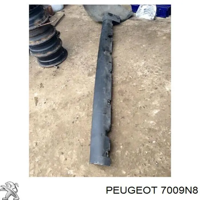 7009N8 Peugeot/Citroen Placa sobreposta (moldura) externa esquerda de acesso