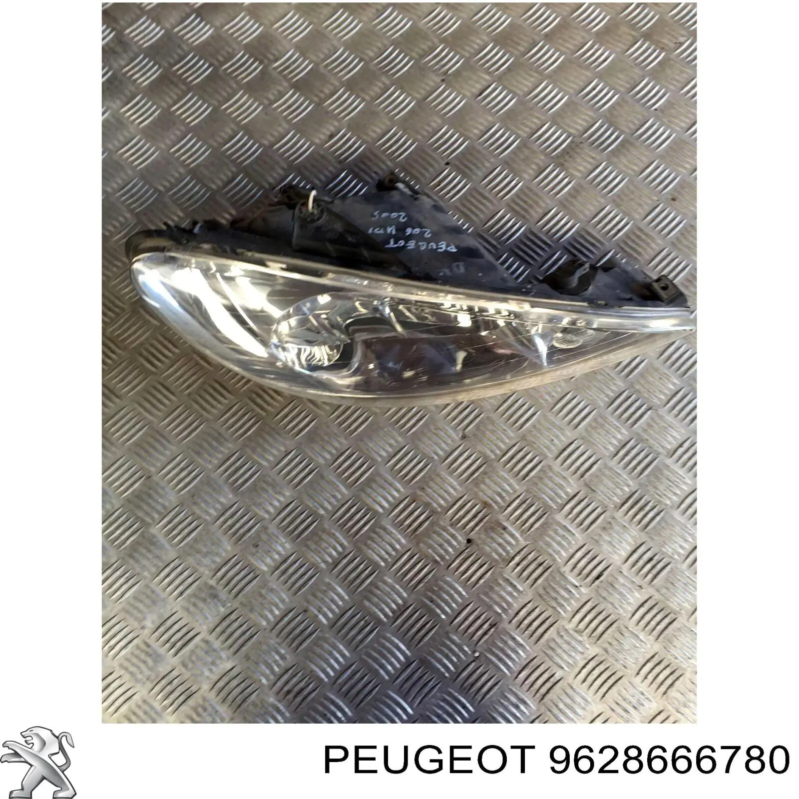 9628666780 Peugeot/Citroen Luz direita