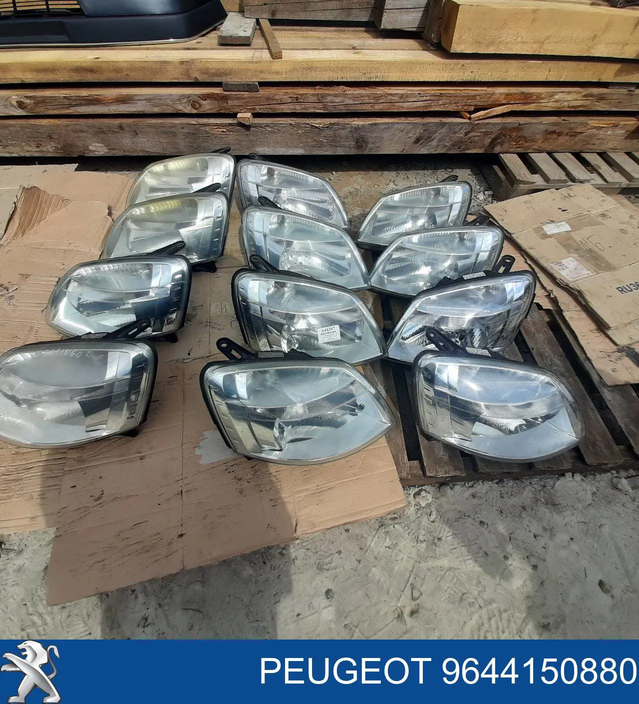 9644150880 Peugeot/Citroen Luz direita