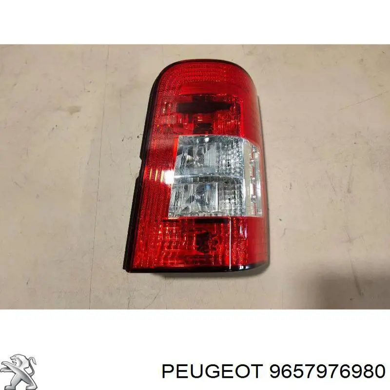 9657976980 Peugeot/Citroen Lanterna traseira direita