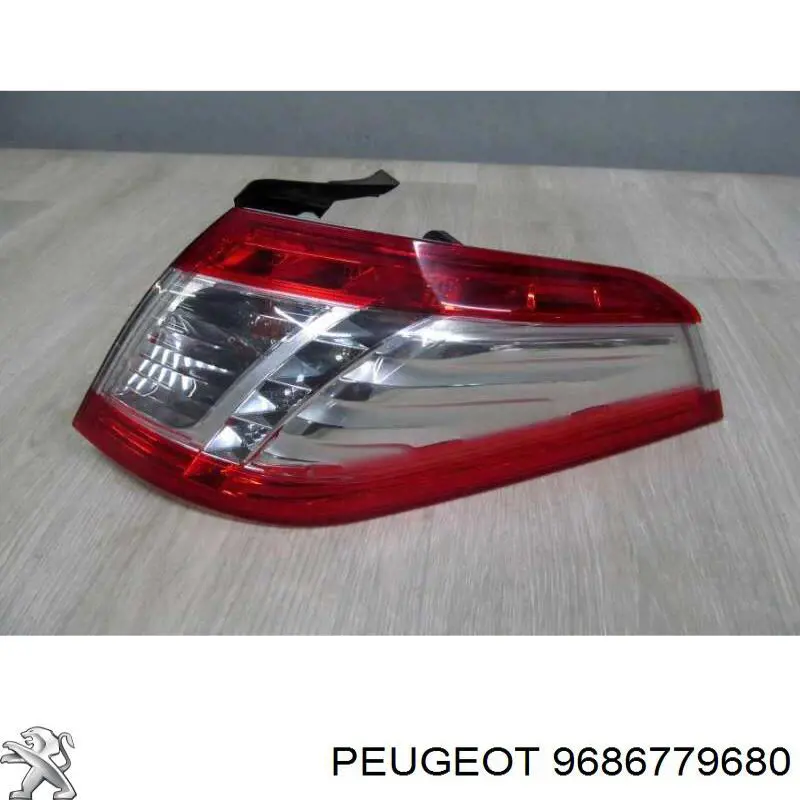 9686779680 Peugeot/Citroen Lanterna traseira direita externa