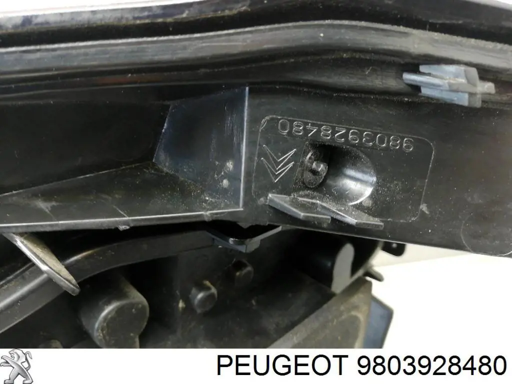 Lanterna traseira direita externa Peugeot/Citroen 9803928480 preço, a partir de 104,65 USD