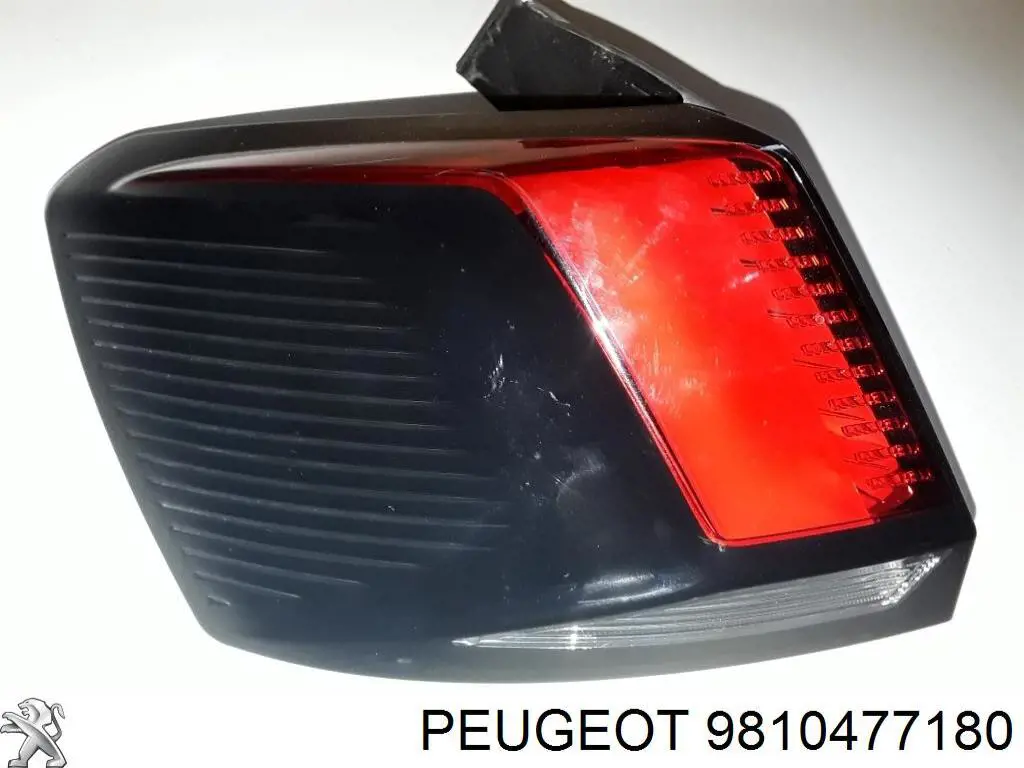 Lanterna traseira esquerda externa Peugeot/Citroen 9810477180