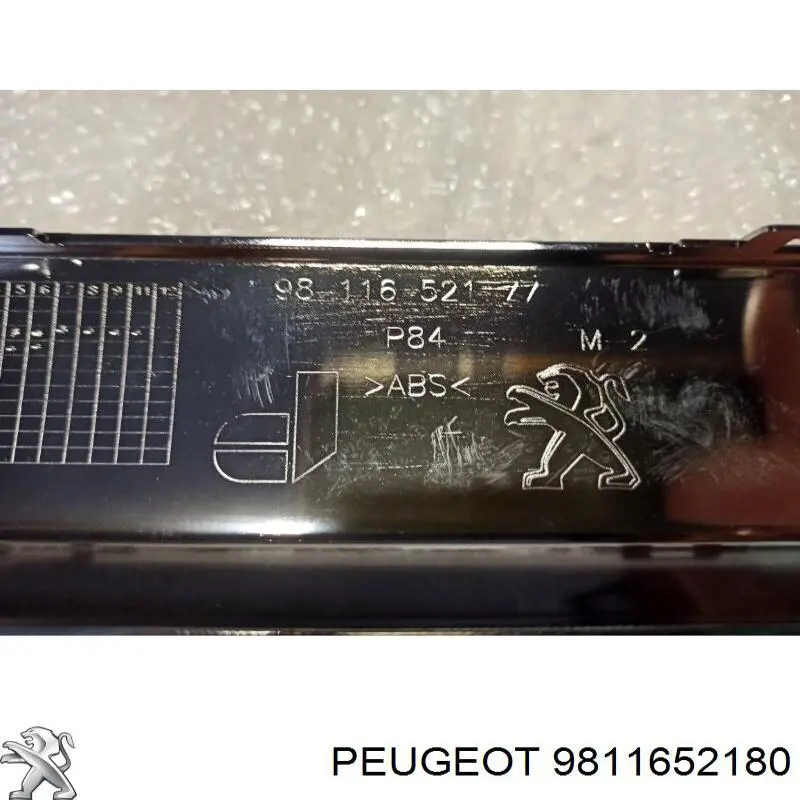 Moldura central do pára-choque traseiro 9811652180 Peugeot/Citroen
