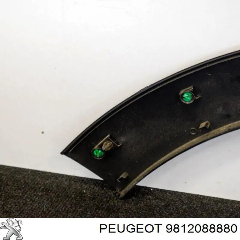 Expansor esquerdo (placa sobreposta) de arco do pára-lama traseiro Peugeot/Citroen 9812088880 preço, a partir de 54,58 USD