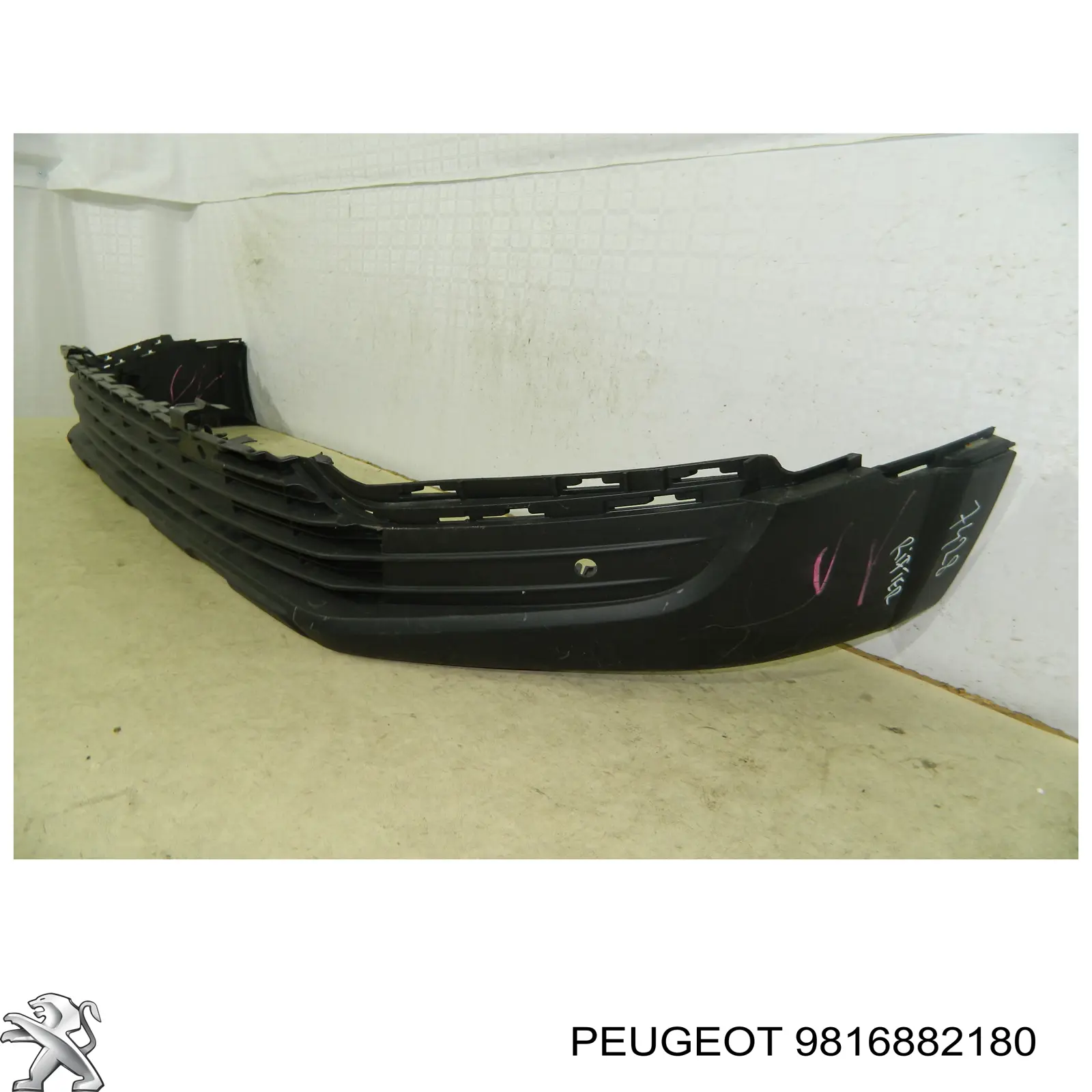 Pára-choque dianteiro, parte inferior 9816882180 Peugeot/Citroen