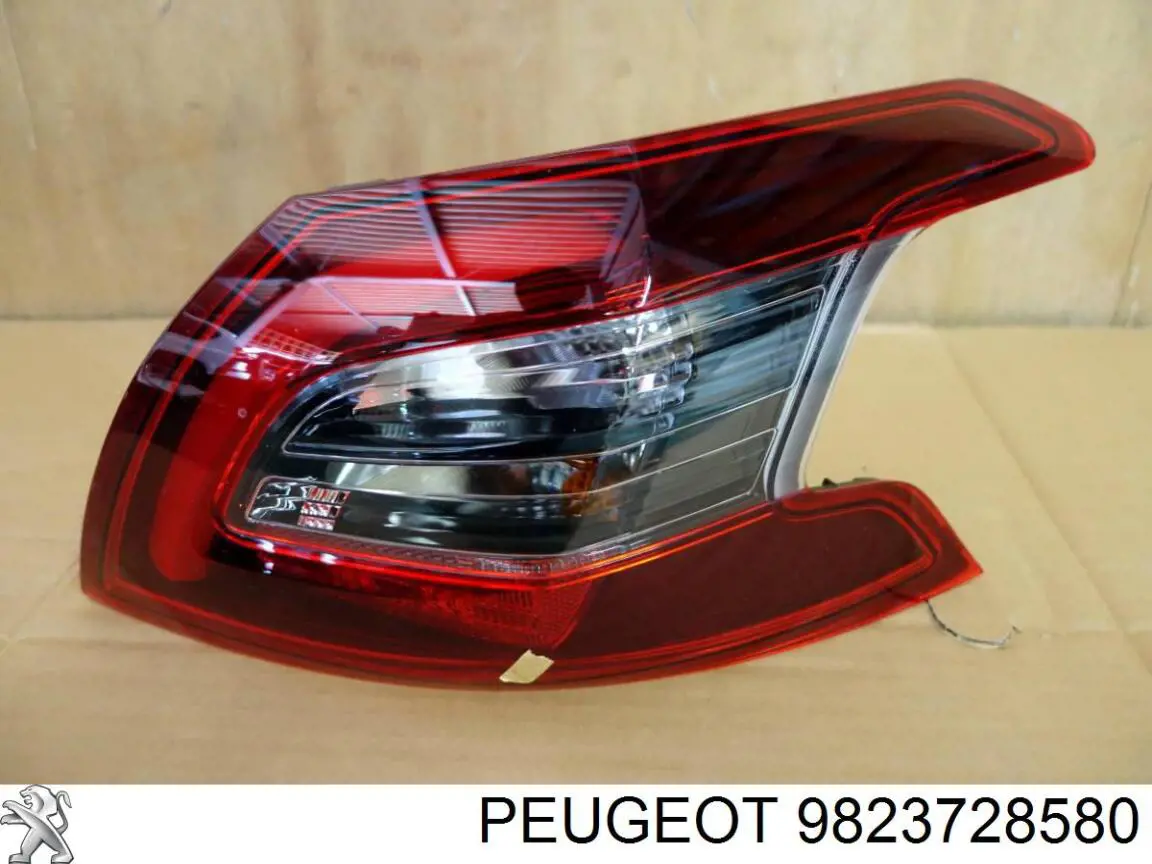 9823728580 Peugeot/Citroen Lanterna traseira direita externa