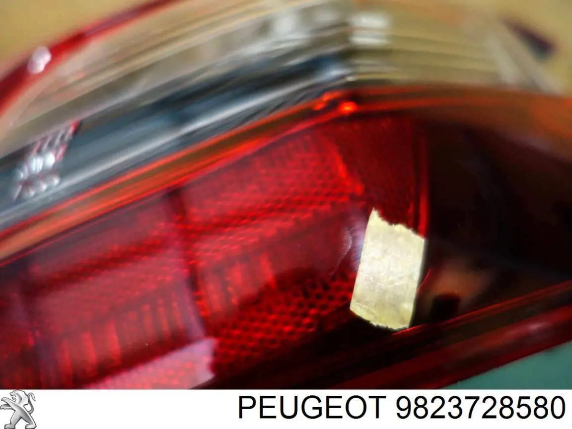 Compre 9823728580 Peugeot/Citroen Lanterna traseira direita externa