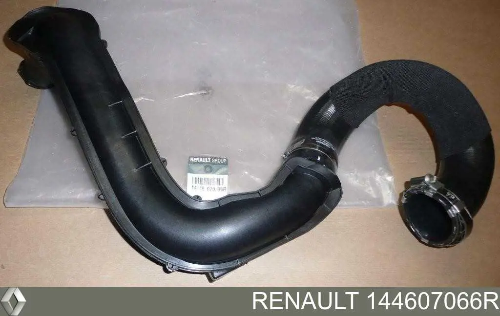 144607066R Renault (RVI) Mangueira (cano derivado) de intercooler