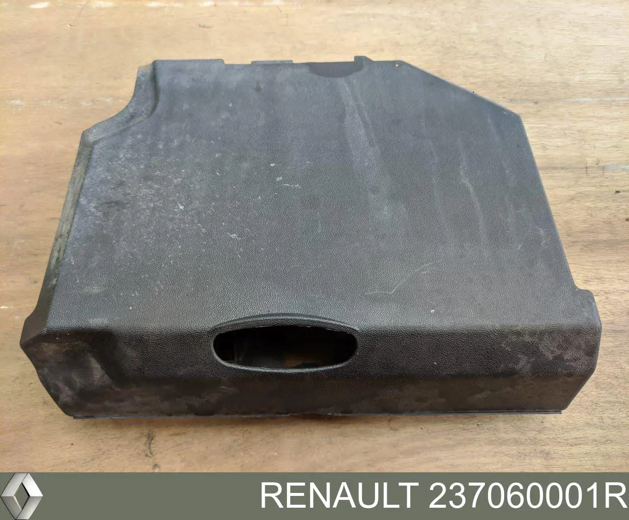 237060001R Renault (RVI) Tampa de bateria recarregável (PILHA)