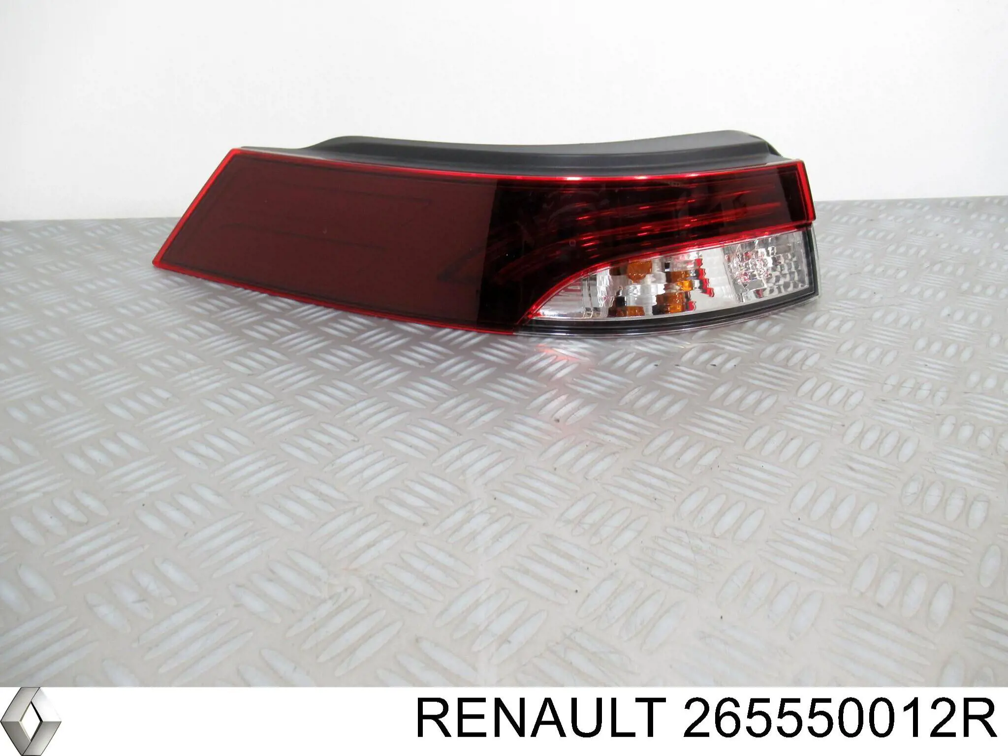Lanterna traseira esquerda 265550012R Renault (RVI)