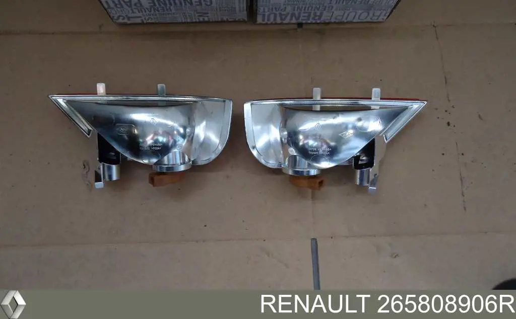 265808906R Renault (RVI) Lanterna de nevoeiro traseira direita