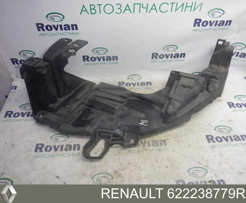 622238779R Renault (RVI) Consola (adaptador) de fixação da luz dianteira esquerda