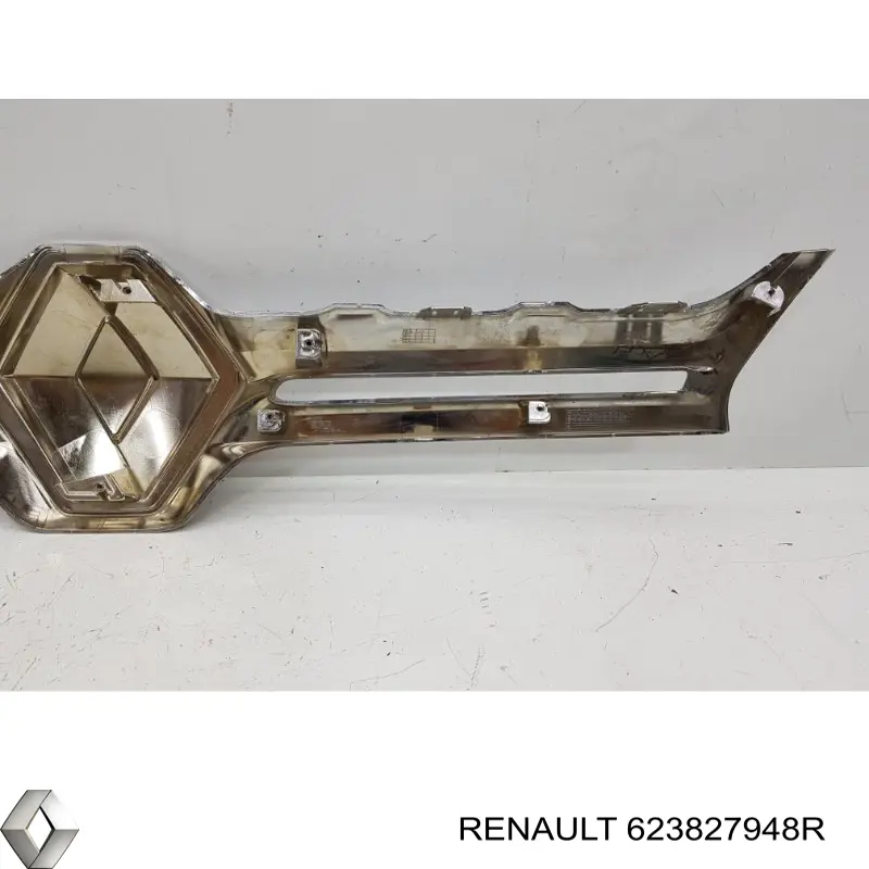 Placa sobreposta (carcaça) de grelha do radiador 623827948R Renault (RVI)