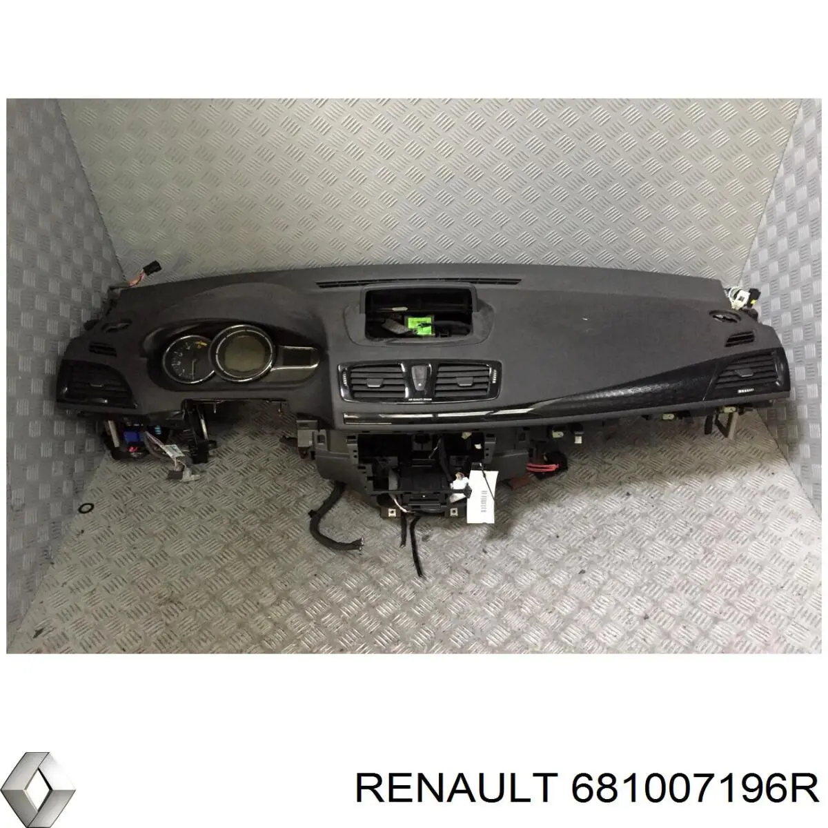 Compre 681007196R Renault (RVI) Painel de salão dianteira do "painel de instrumentos"