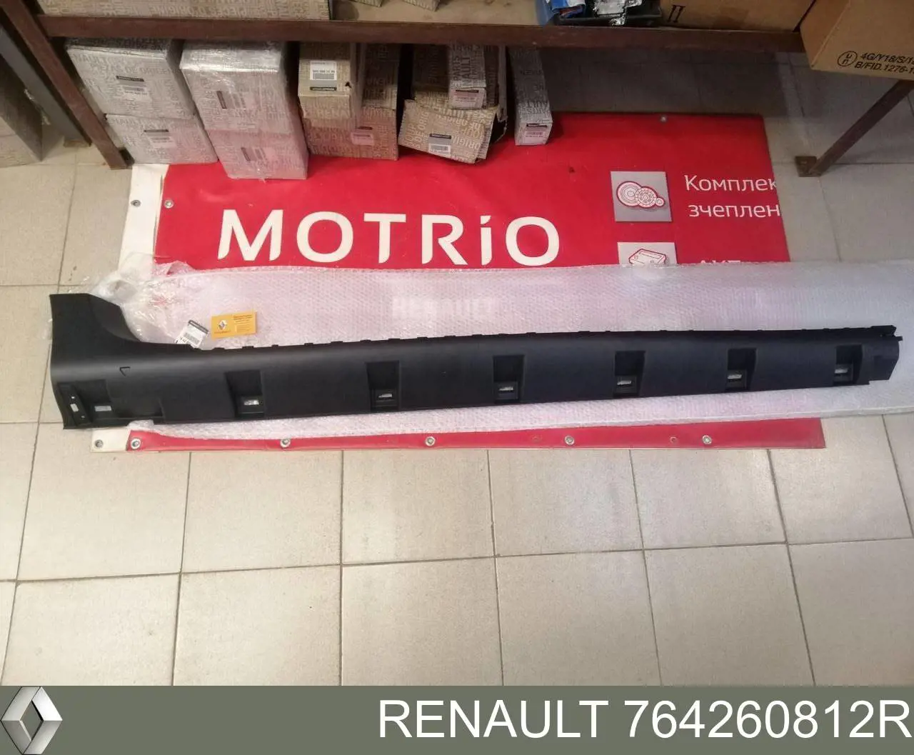 764260812R Renault (RVI) Placa sobreposta (moldura) externa direita de acesso