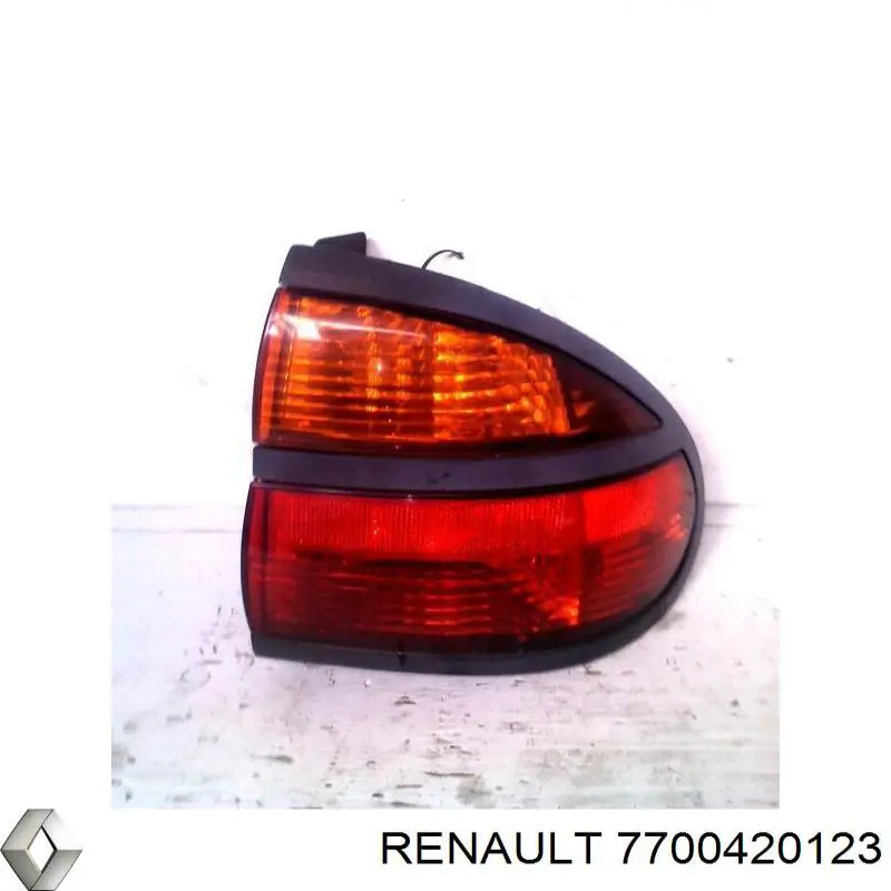 Compre 7700420123 Renault (RVI) Lanterna traseira direita