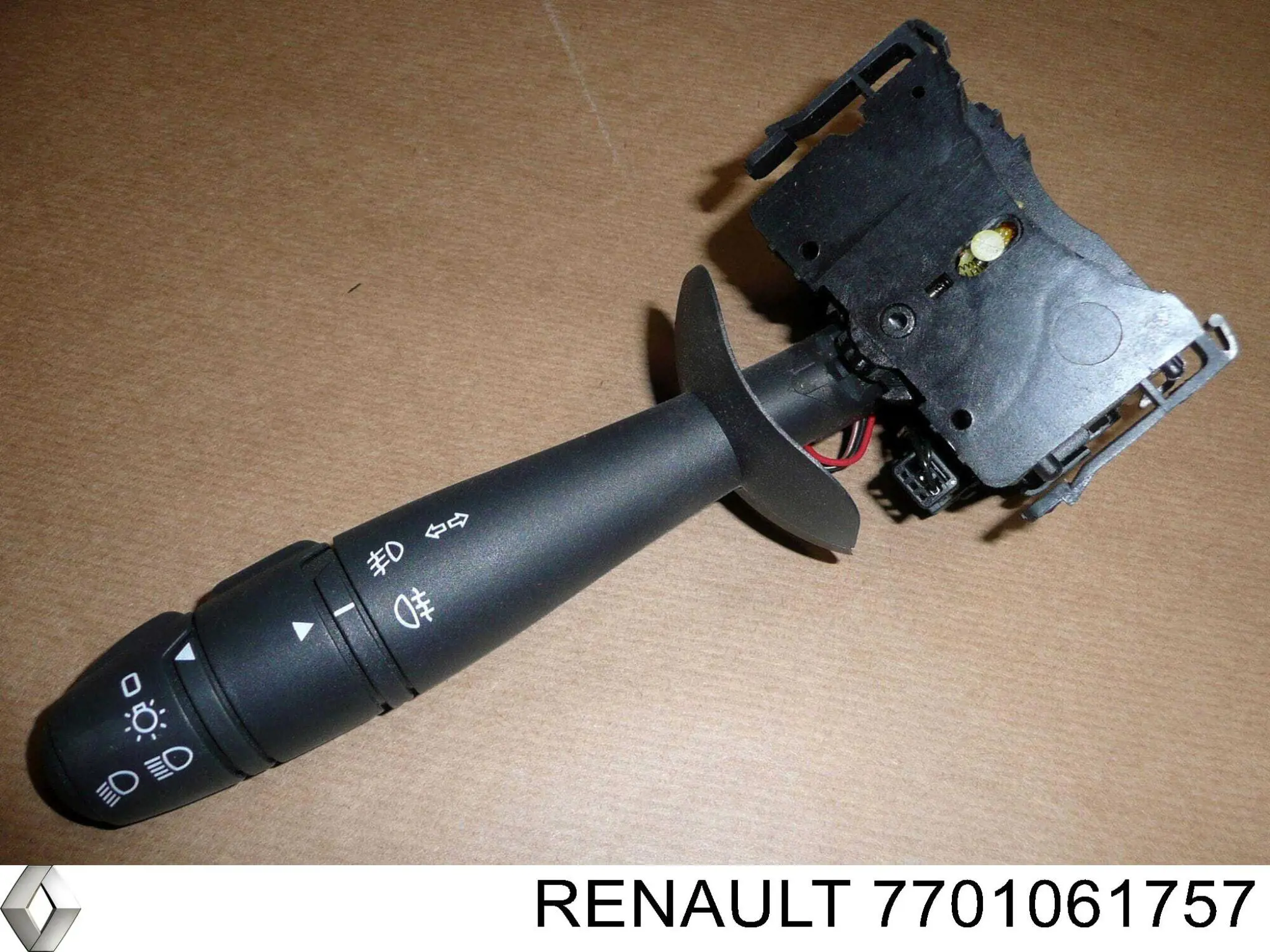 7701061757 Renault (RVI) Comutador esquerdo instalado na coluna da direção