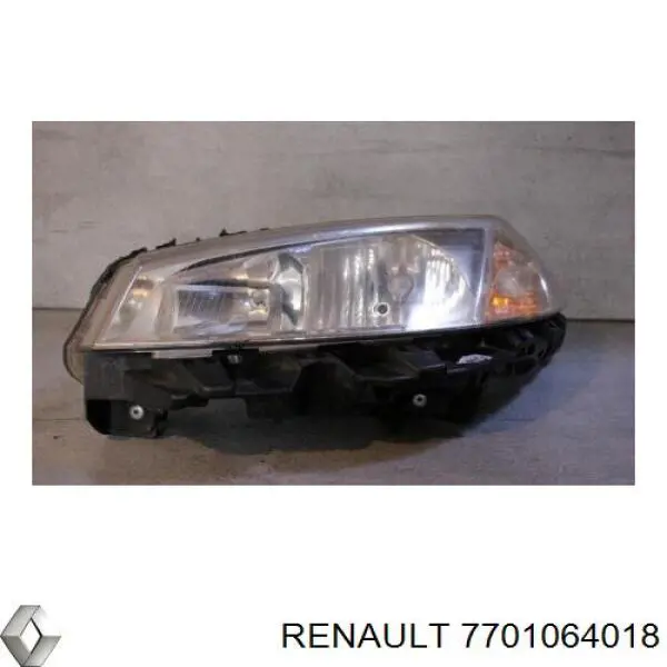 Luz esquerda 7701064018 Renault (RVI)