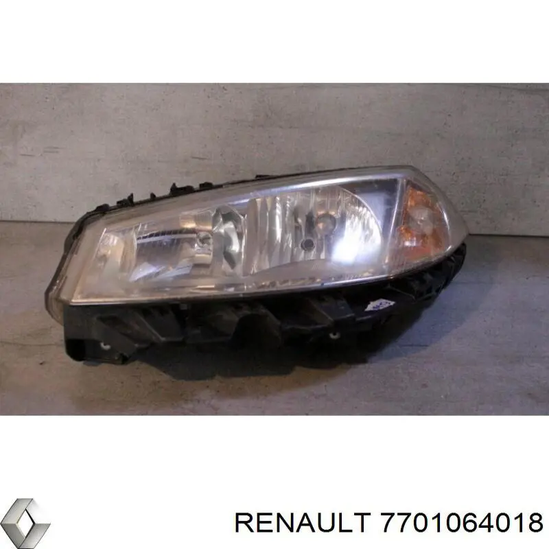 Luz esquerda 7701064018 Renault (RVI)