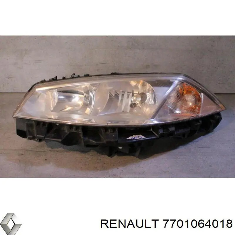 Luz esquerda Renault (RVI) 7701064018