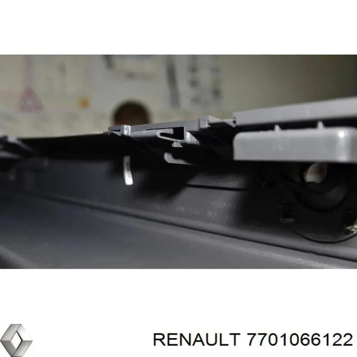 7701066122 Renault (RVI) Pára-choque traseiro, parte central