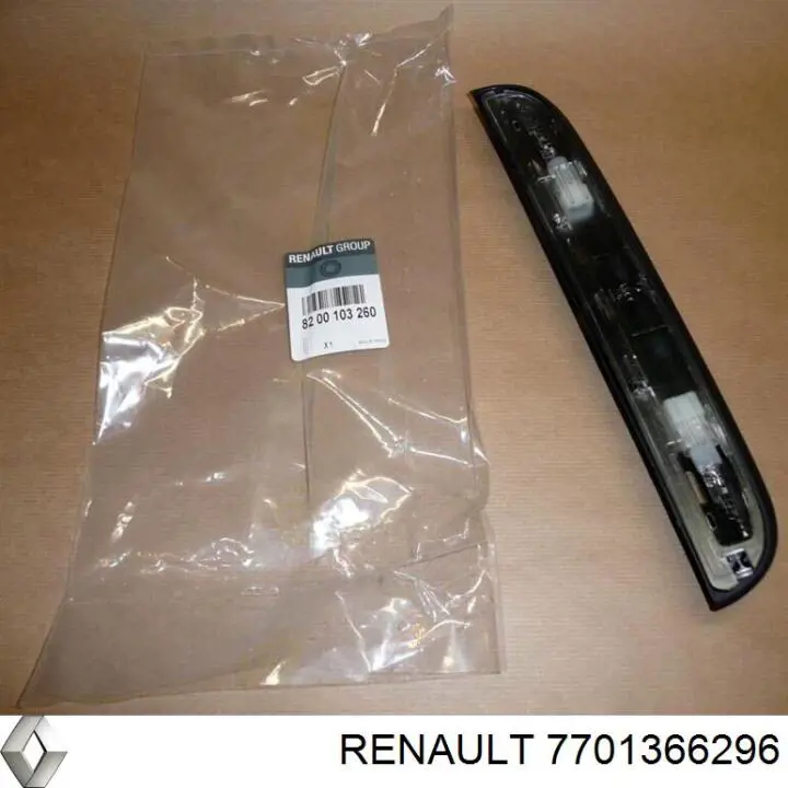 Compre 7701366296 Renault (RVI) Lanterna da luz de fundo de matrícula traseira