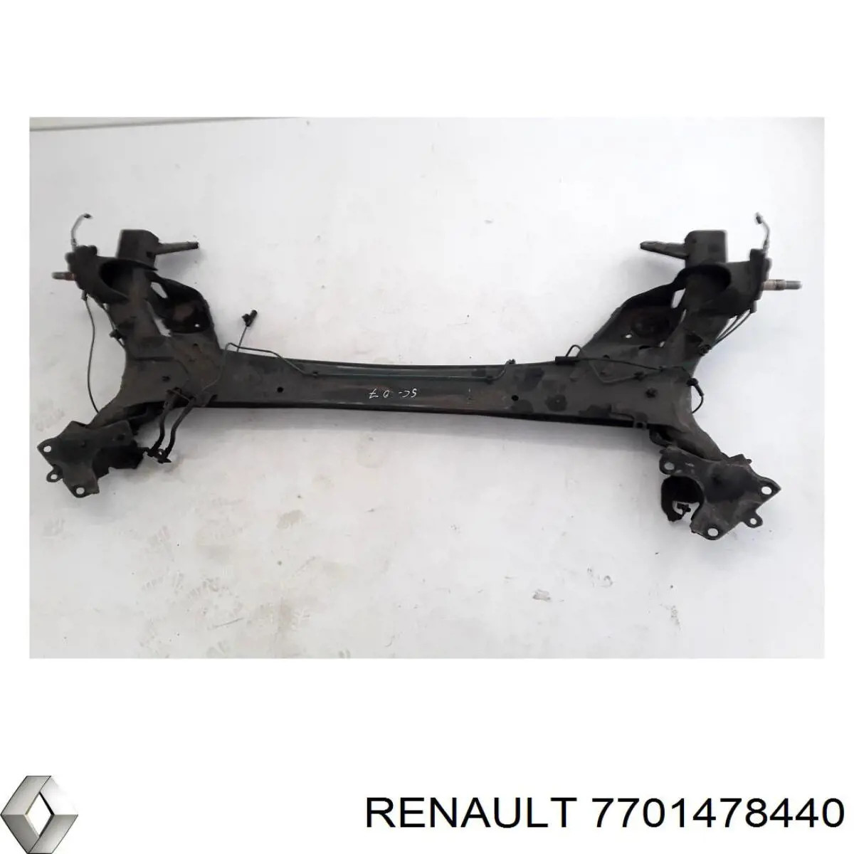 7701478440 Renault (RVI) Viga de suspensão traseira (plataforma veicular)