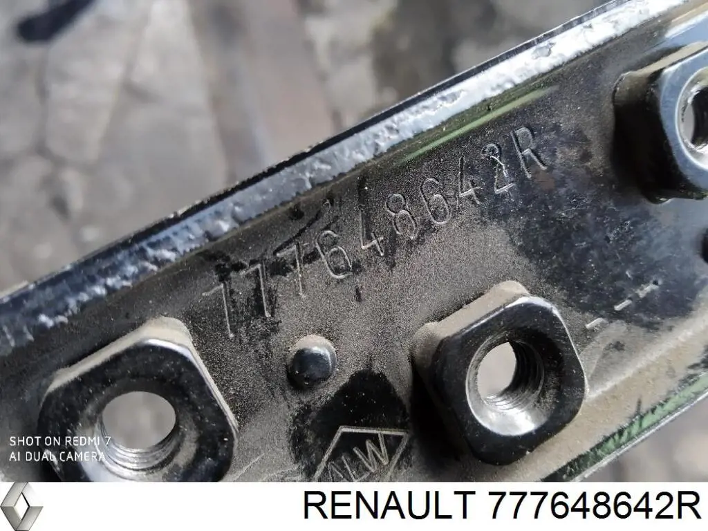 Rolo direito central da porta lateral (deslizante) Renault (RVI) 777648642R preço, a partir de 38,11 USD