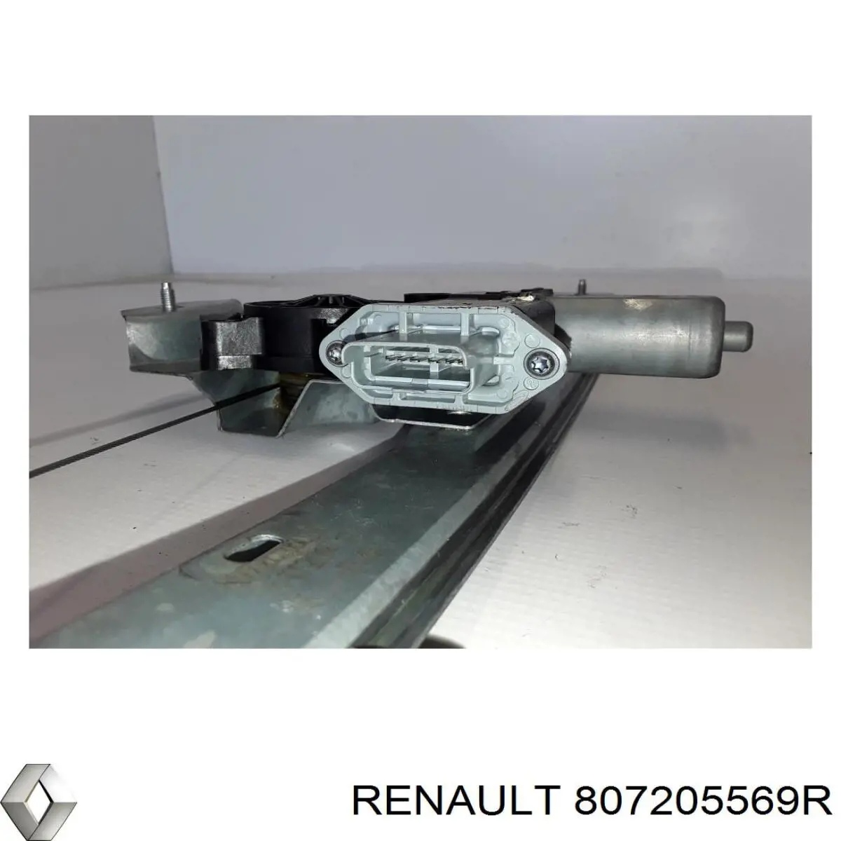 Compre 807205569R Renault (RVI) Mecanismo de acionamento de vidro da porta dianteira direita