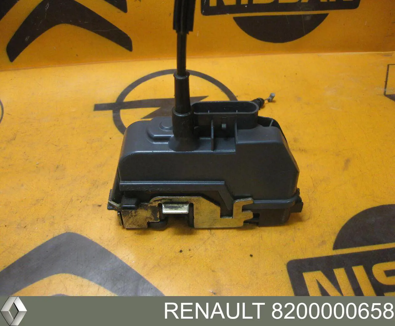 Compre 8200000658 Renault (RVI) Fecho da porta traseira direita