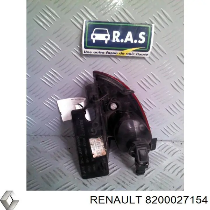 Lanterna do pára-choque traseiro direito Renault (RVI) 8200027154 preço, a partir de 37,31 USD